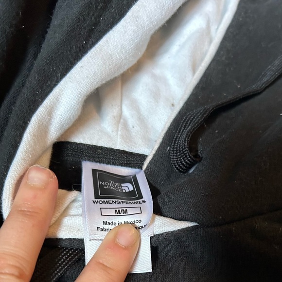 The North Face Black Sweater Iconic Logo - Picture 3 of 3